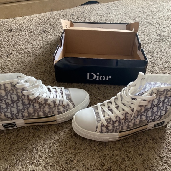 Christian diors!! - Picture 5 of 5